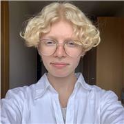 Lycéenne qui rêvait de devenir professeure, je souhaite désormais aider les jeunes à s'en sortir avec leurs devoirs.
